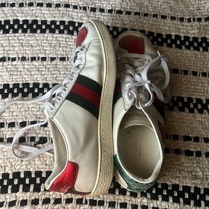 Gucci Ace Low Heart Shoes *NEED CLEANING AND REPAIR!*